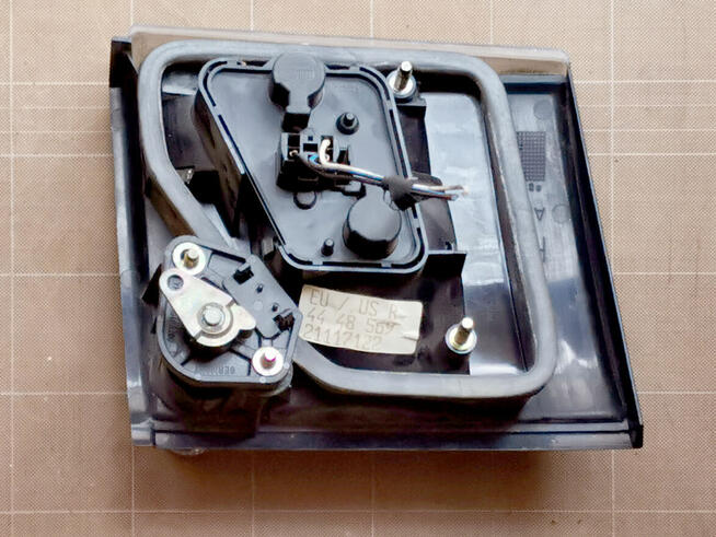 Saab 900 NG Lampa prawy tył z zamkiem - 80 zł.