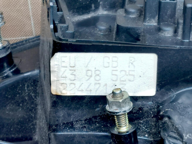 Saab 900 NG Lampa prawy tył - 80 zł.