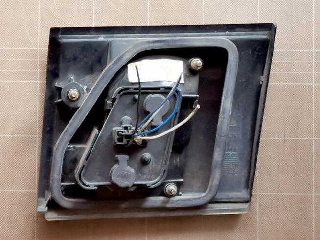 Saab 900 NG Lampa lewy tył - 80 zł.