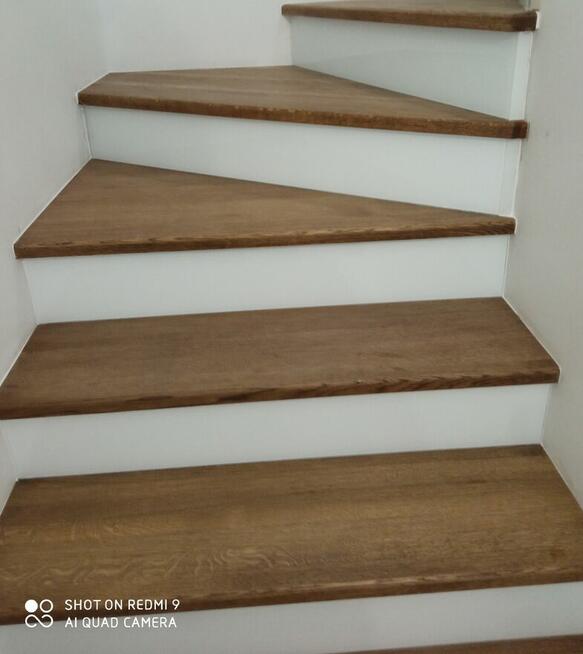 Montaż schodów drewnianych