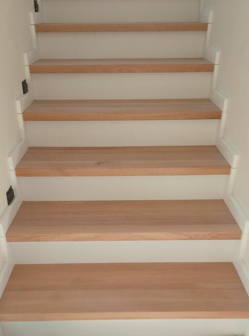 Montaż schodów drewnianych