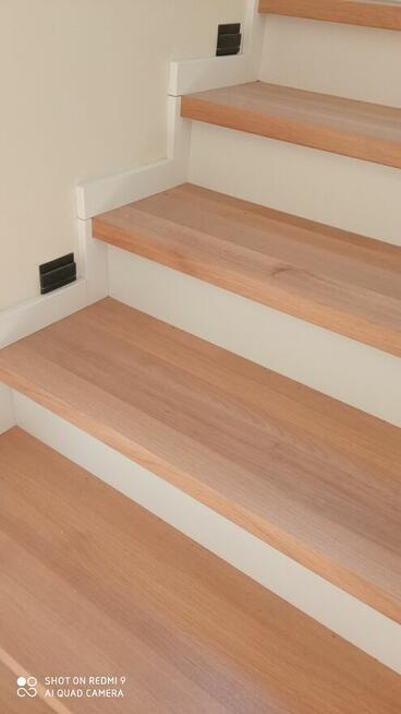 Montaż schodów drewnianych