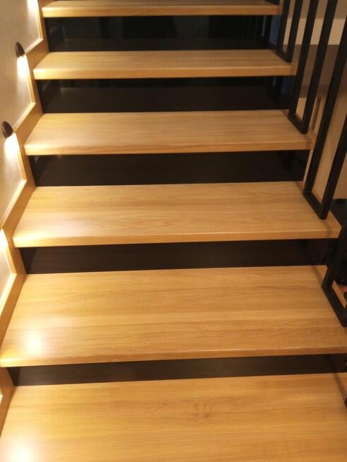 Montaż schodów drewnianych