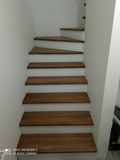 Montaż schodów drewnianych