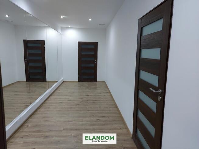 Parter z dużym parkingiem, przy głównej ulicy