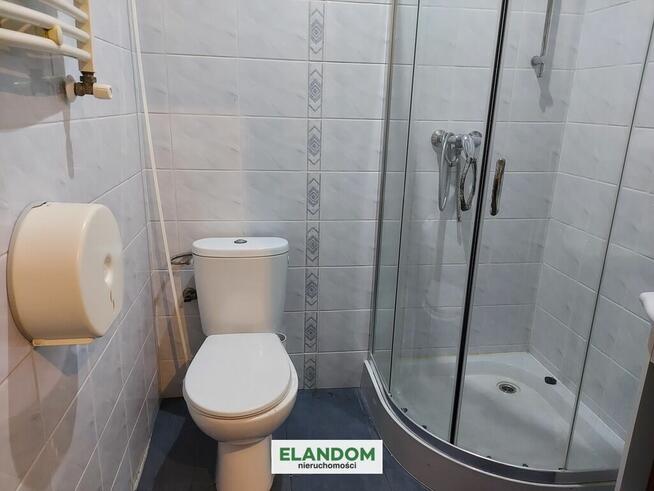 Parter z dużym parkingiem, przy głównej ulicy