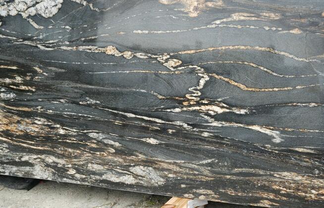 Płytki granitowe COSMIC GOLD 30x30x2 poler