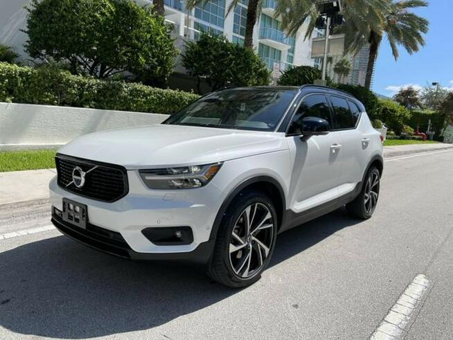 2022 Volvo XC40 T5 R-Design