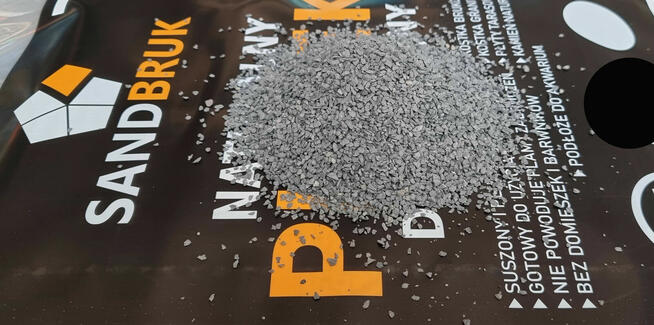 Suchy Piasek Bazaltowy Fuga Zasypka Do Kostki Grafit 2-3 mm