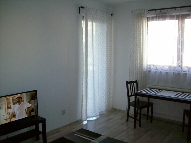 Komfortowa kawalerka z osobną kuchnią, garaż