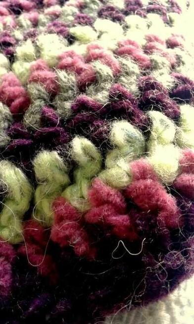 Szal szydełkowy- Kanarek w bakłażanach nowy