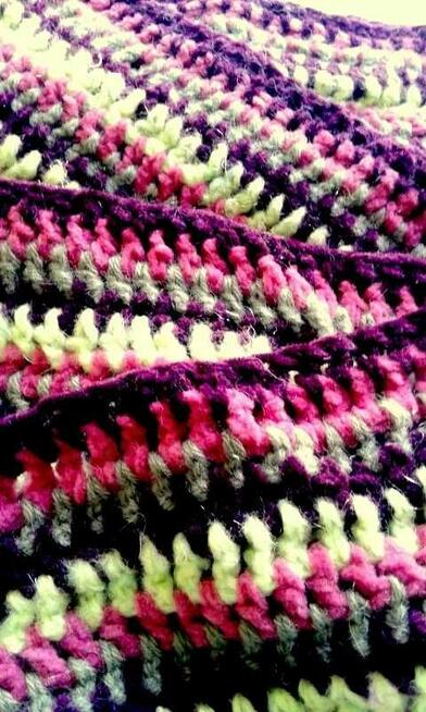 Szal szydełkowy- Kanarek w bakłażanach nowy