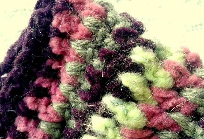 Szal szydełkowy- Kanarek w bakłażanach nowy