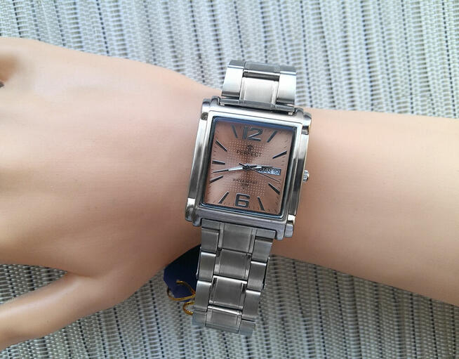 Męski zegarek Perfect, z beżowym cyferblatem, pudełko