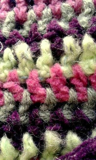 Szal szydełkowy- Kanarek w bakłażanach nowy