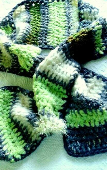 Gruby szal szydełkowy- patchwork- szary z seledynem:)