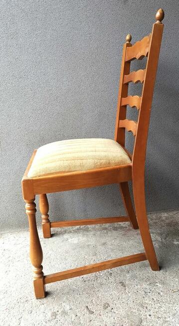 Krzesła drewniane