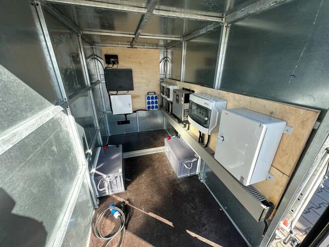 Przyczepa do monitoringu do ochrony kontener z kamerami