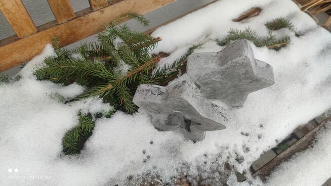 Gwiazdy ozdobne z białego betonu