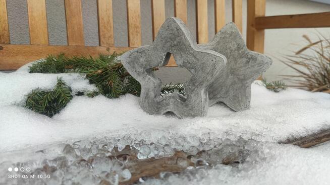 Gwiazdy ozdobne z białego betonu