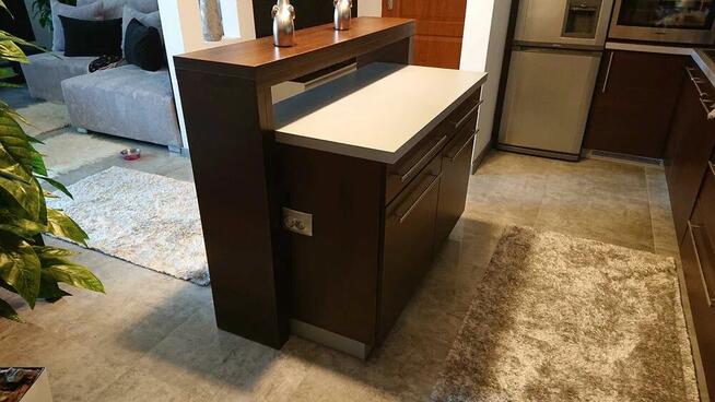 Kuchnia plus wyspa i zmywarka oraz zlew . Stan idealny