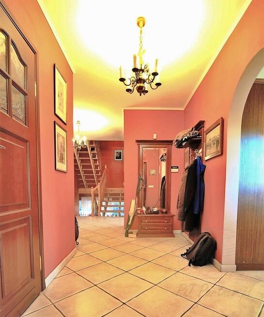 Zadbany dom blisko Obwodnicy i terenów zielonych.