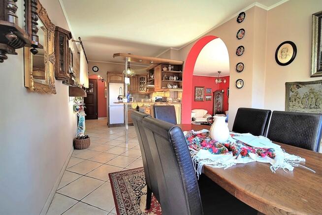 Zadbany dom blisko Obwodnicy i terenów zielonych.