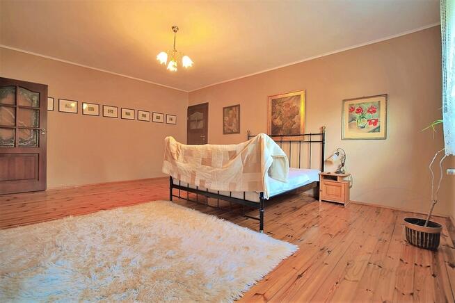 Zadbany dom blisko Obwodnicy i terenów zielonych.