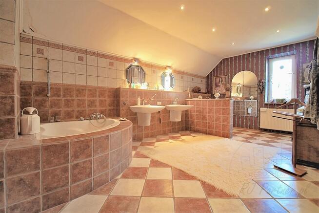 Zadbany dom blisko Obwodnicy i terenów zielonych.