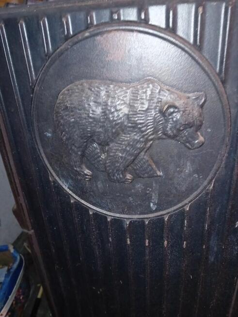 Kominek z niedźwiedziem