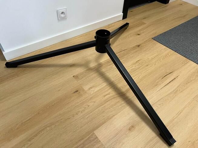 Stojak pod choinkę stojaki trzy nogi cztery regulacja śruba