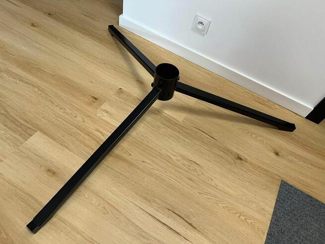 Stojak pod choinkę stojaki trzy nogi cztery regulacja śruba