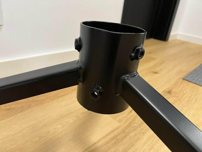 Stojak pod choinkę stojaki trzy nogi cztery regulacja śruba