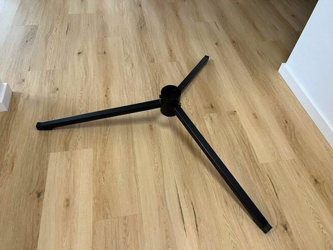 Stojak pod choinkę stojaki trzy nogi cztery regulacja śruba