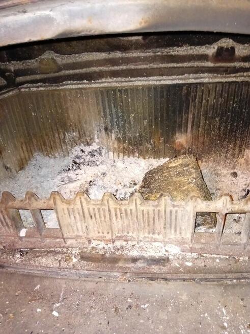 Kominek z niedźwiedziem