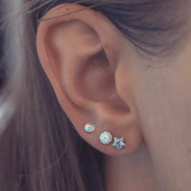 Ustroń: Profesjonalne przekłuwanie uszu Studex System75