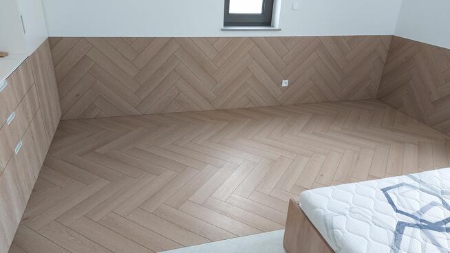 Układanie montaż Paneli podłogowych i Deski warstowej