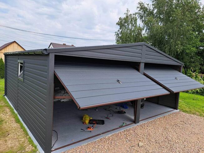 Garaż blaszany