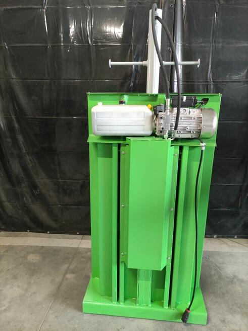 Mała belownica do kartonu i folii Ecobalers VB50E