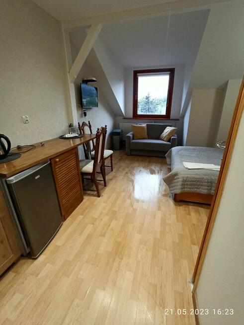 Pokoje z łazienkami i widokiem na góry w centrum Karpacza