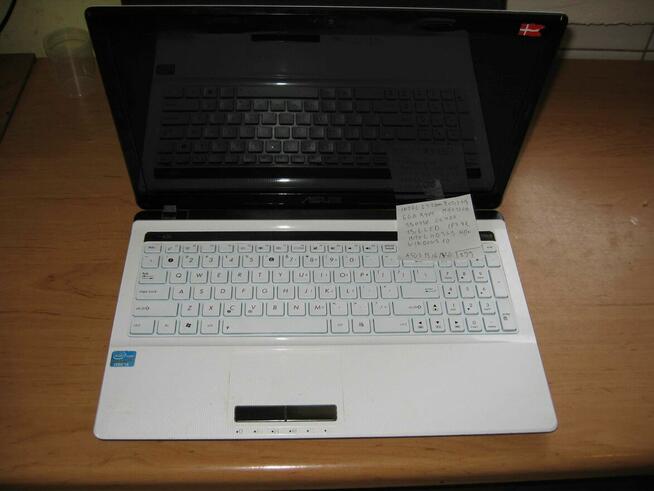 Laptopy nowe poekspozycyjne i polisingowe , z roczna gwaran