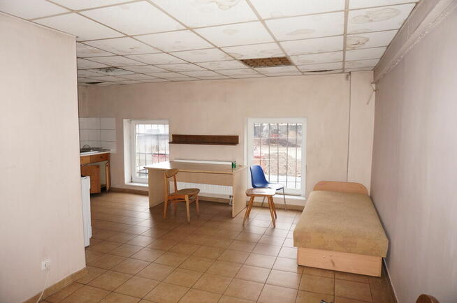 Hala magazynowo-produkcyjna z biurami, ogrzewanie.