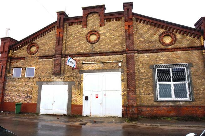 Hala magazynowo-produkcyjna z biurami, ogrzewanie.