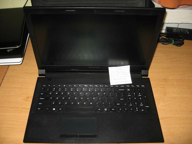 Laptopy nowe poekspozycyjne i polisingowe , z roczna gwaran