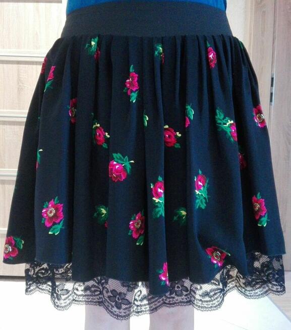 Sprzedam śliczną czarną spódnicę