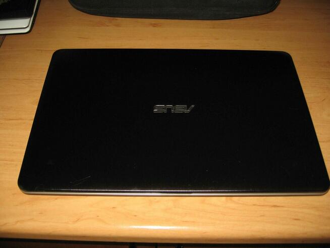 Laptopy nowe poekspozycyjne i polisingowe , z roczna gwaran