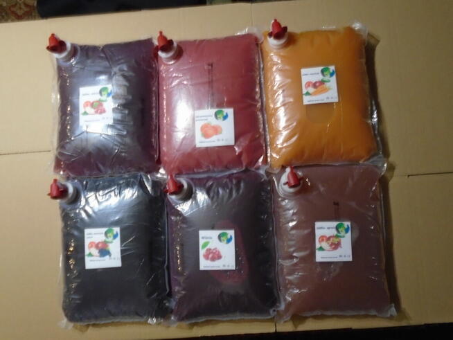 Naturalne soki tłoczone z świeżych owoców