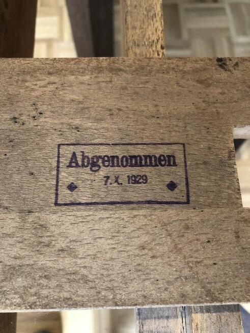 Stol masywny z 1929 r. z 6 krzesłami