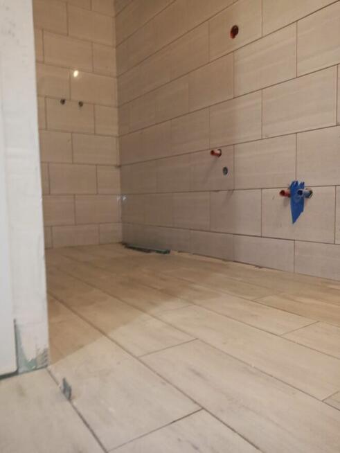 Usługi remontowo-budowlane.