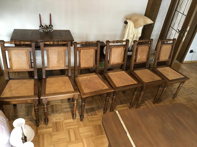 Stol masywny z 1929 r. z 6 krzesłami